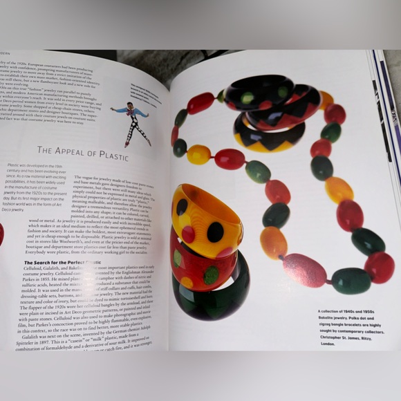 A Collector’s Guide to Costume Jewelry: Key Styles & how to Recognize them - Picture 3 of 9